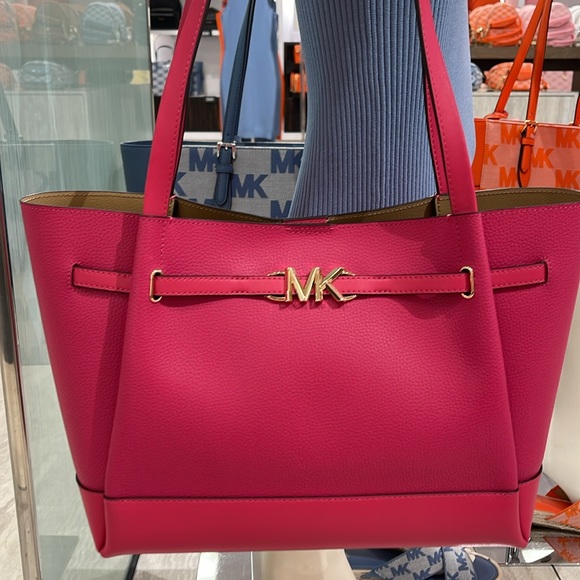 MICHAEL KORS
Reed Large Leather Belted Satchel Shoulder Handbag
Electric Pink - Picture 14 of 16